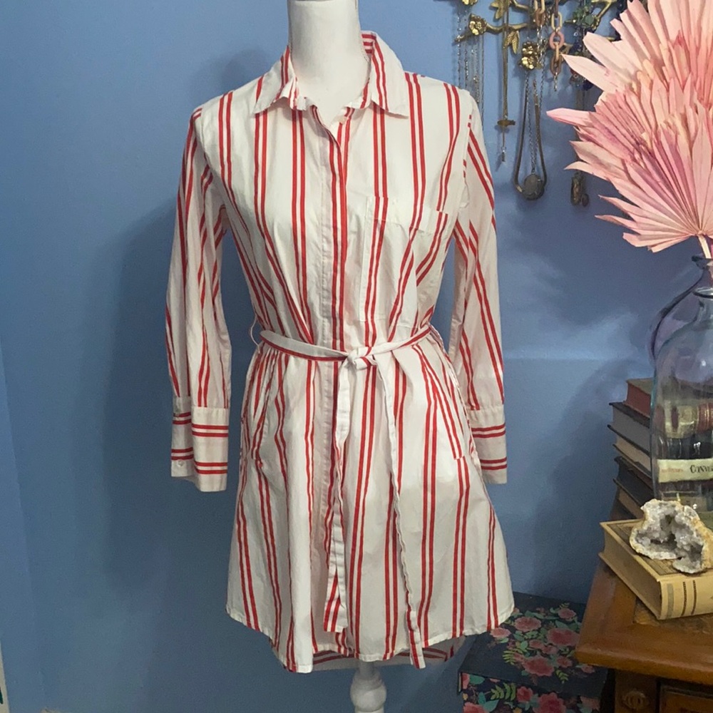 H & M white/red striped long sleeve button-down Dress with detachable belt.